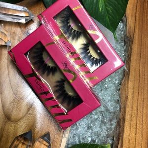 Lilly lashes MYKONOS